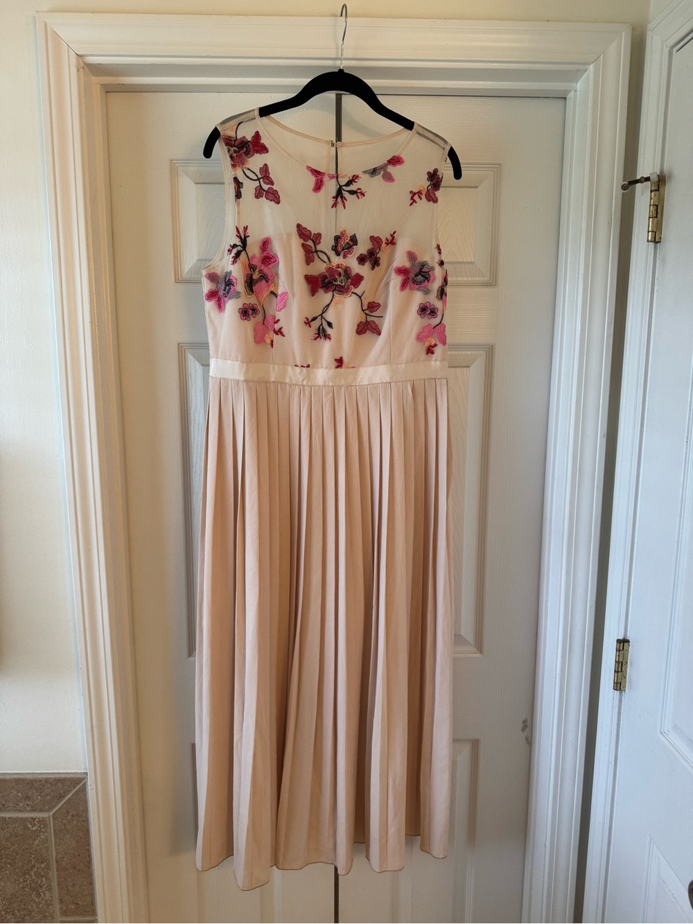 Embroidered Floral Bodice Midi Dress in Blush and Pink